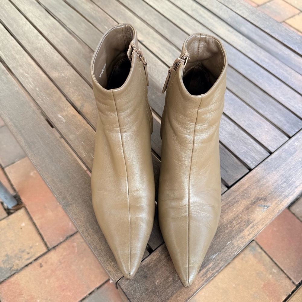 $299 Vince Women's 7 Minimalistic Leather Ankle Boots Caffe Latte Khaki Chic Lux